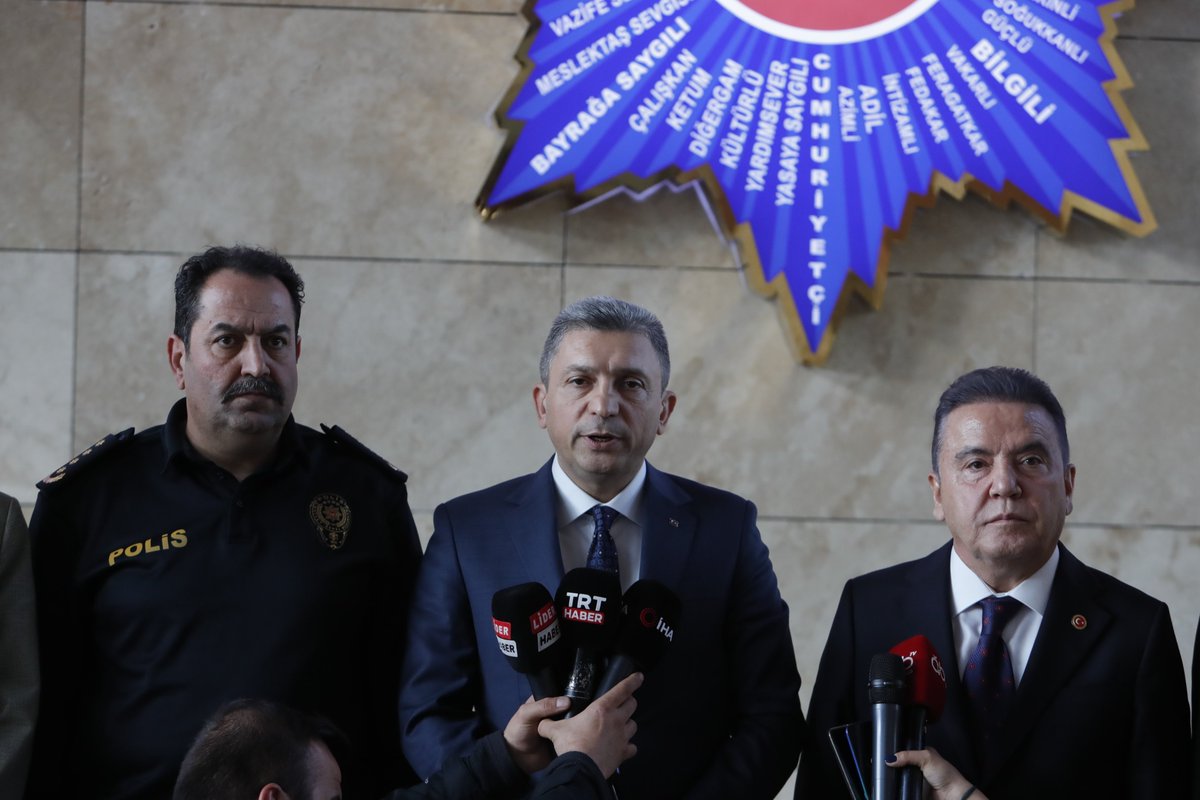 Antalya'da Sokak Dügünleri Yasaklandı