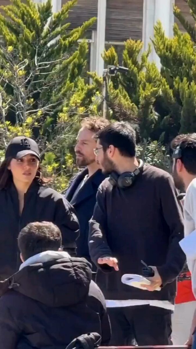 Hande Erçel ve Metin Akdülger Yeni Filmlerinin Setinde