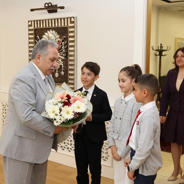 Talas'ta 23 Nisan Coşkusu: Minik Başkanlar Belediye Koltuğunda