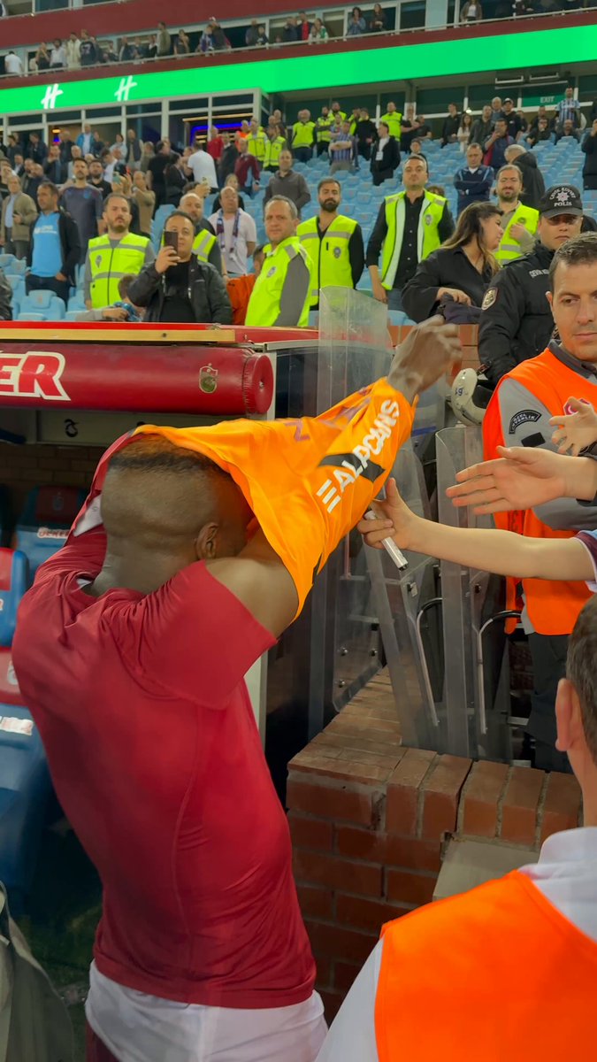Napoli Yıldızı Osimhen, Minik Taraftara Unutulmaz Anlar Yaşattı