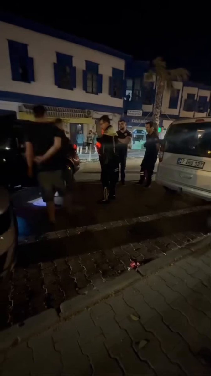 İzmir'de Alkollü Şahıs Polise Zorluk Çıkardı,