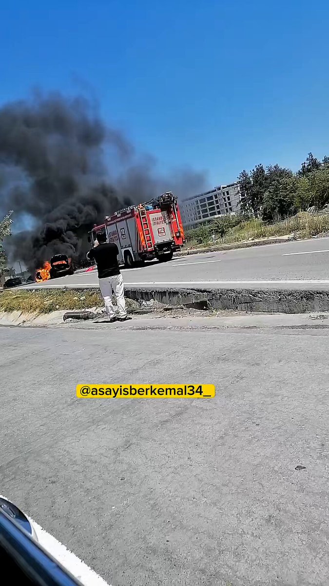 İstanbul'da Ferrari Marka Araç Alev Aldı