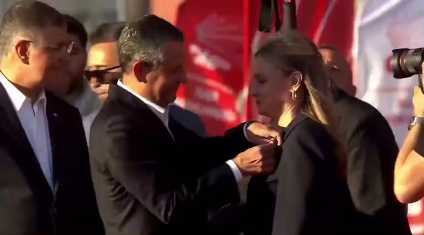 DEVA Partisi'nden İstifa Eden Milletvekili Seda Kaya Ösen CHP'ye Geçti