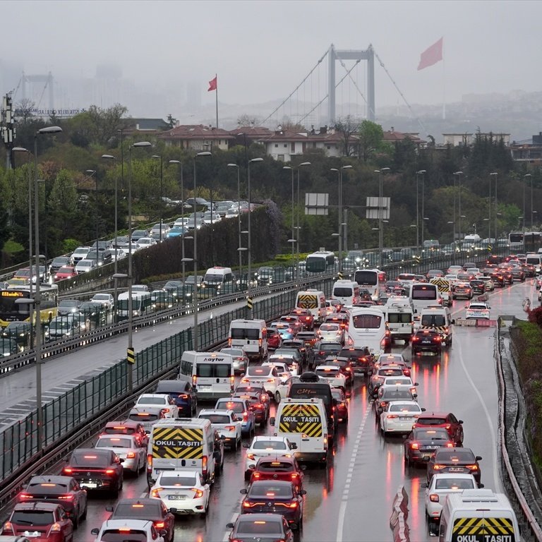 İstanbul'da Trafik Kabusu: 2024'te 105 Saatlik Zaman Kaybı