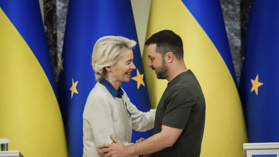 Zelenskiy, AB'nin 18. Yaptırım Paketini Von der Leyen ile Görüştü