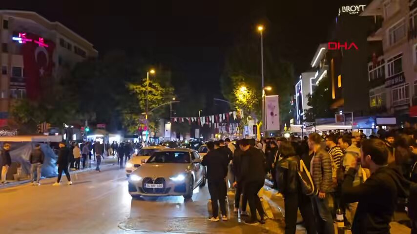 Kadıköy'de Galatasaray Şampiyonluk Kutlamaları Gerginliğe Neden Oldu