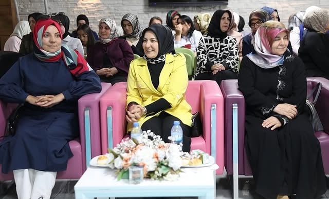 Kocasinan'da El Nakışları ve Tezhip Kursu Sergisi Düzenlendi