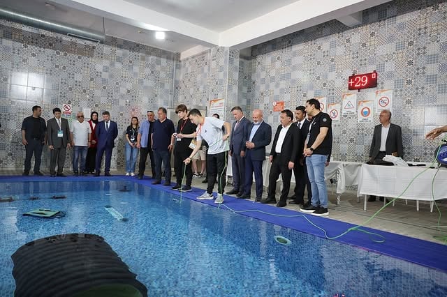 Kayseri'de İlk Defa Su Altı ve Su Üstü Robot Yarışması Düzenlendi