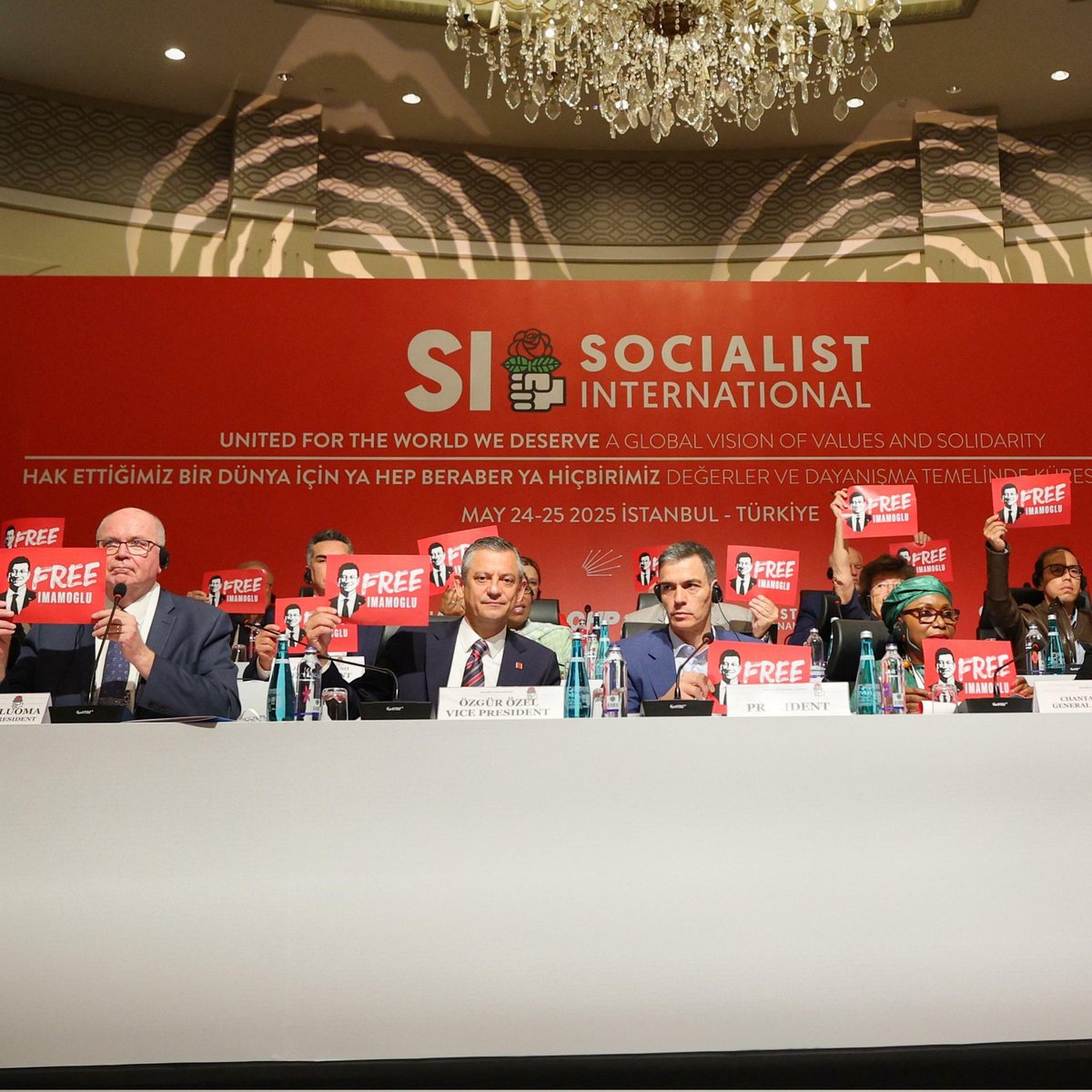 CHP Genel Başkanı Özel, İspanya Başbakanı Sanchez ile İstanbul'da Görüştü