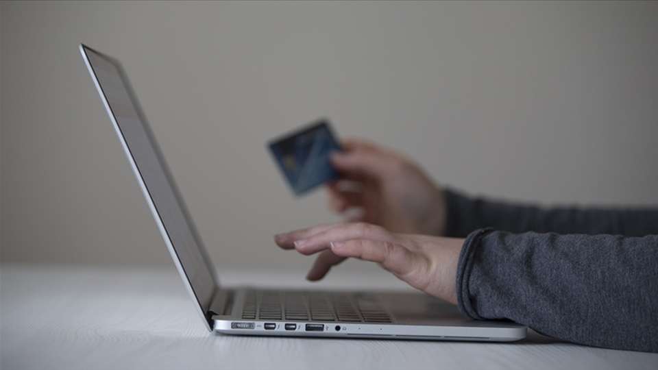 E-ticarette İade Kargo Ücretlerinde Düzenleme: Satıcı Ödemeye Devam Edecek