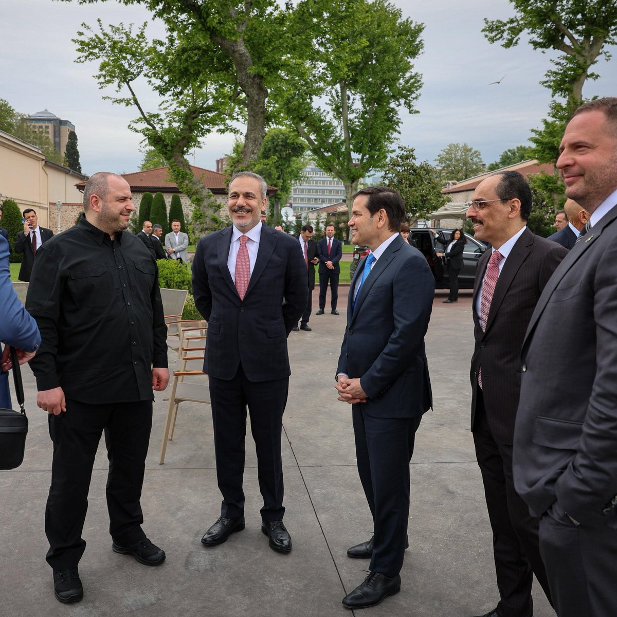 Ukrayna'da Türkiye ve ABD Heyetleri Görüşme Öncesi Bir Araya Geldi