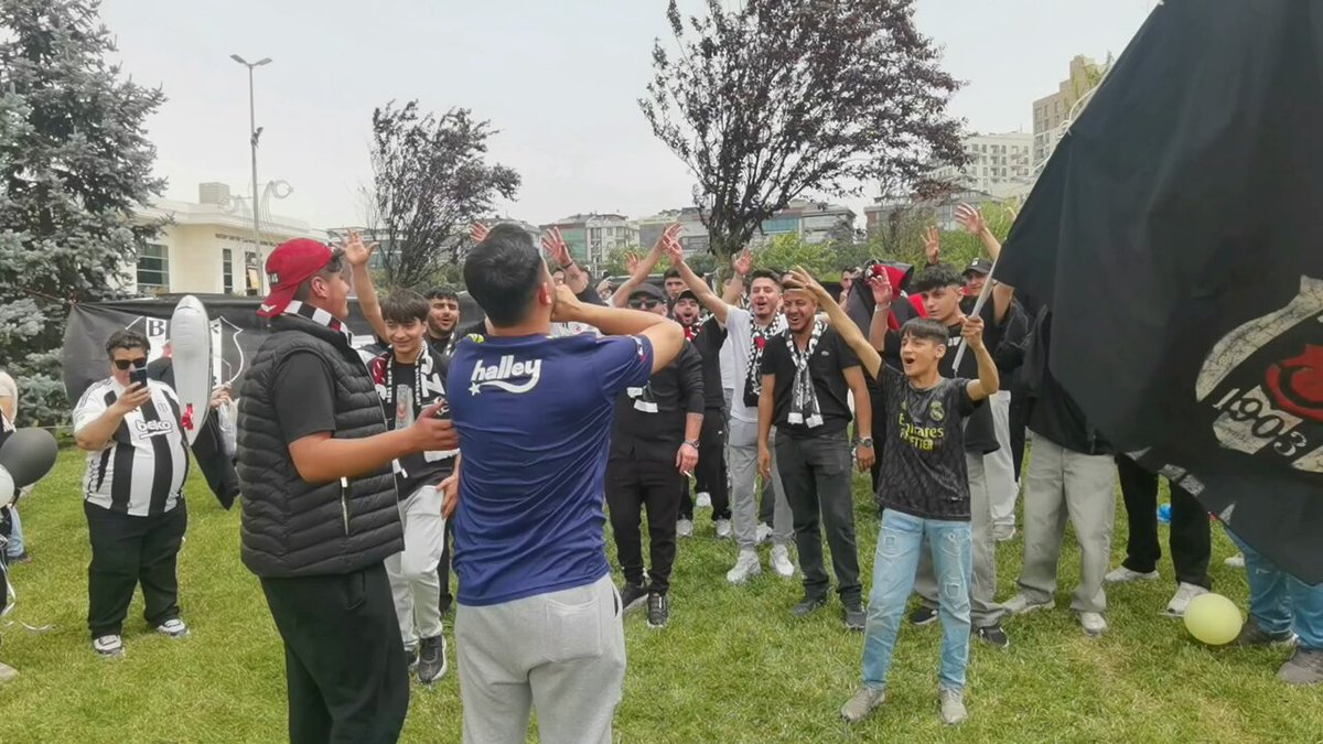 Beşiktaş ve Fenerbahçe Taraftarları Ali Asaf İçin Bir Araya Geldi