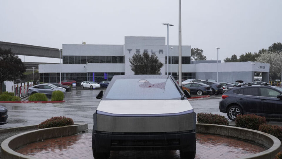 Tesla Cybertruck'ta Değer Kaybı Alarm Veriyor