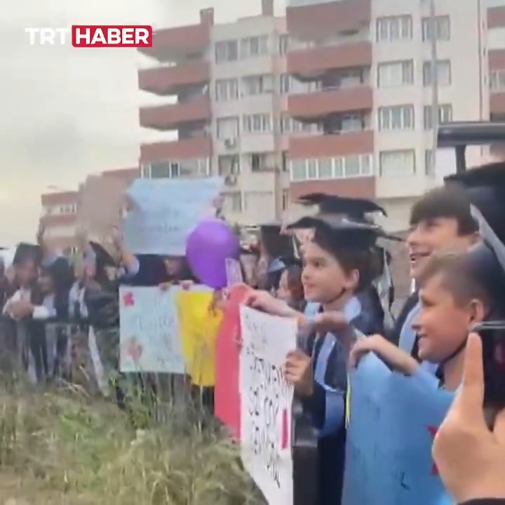 Bursa'da İlkokul Öğrencileri Kanserle Mücadele Eden Öğretmenlerine Destek Oldu