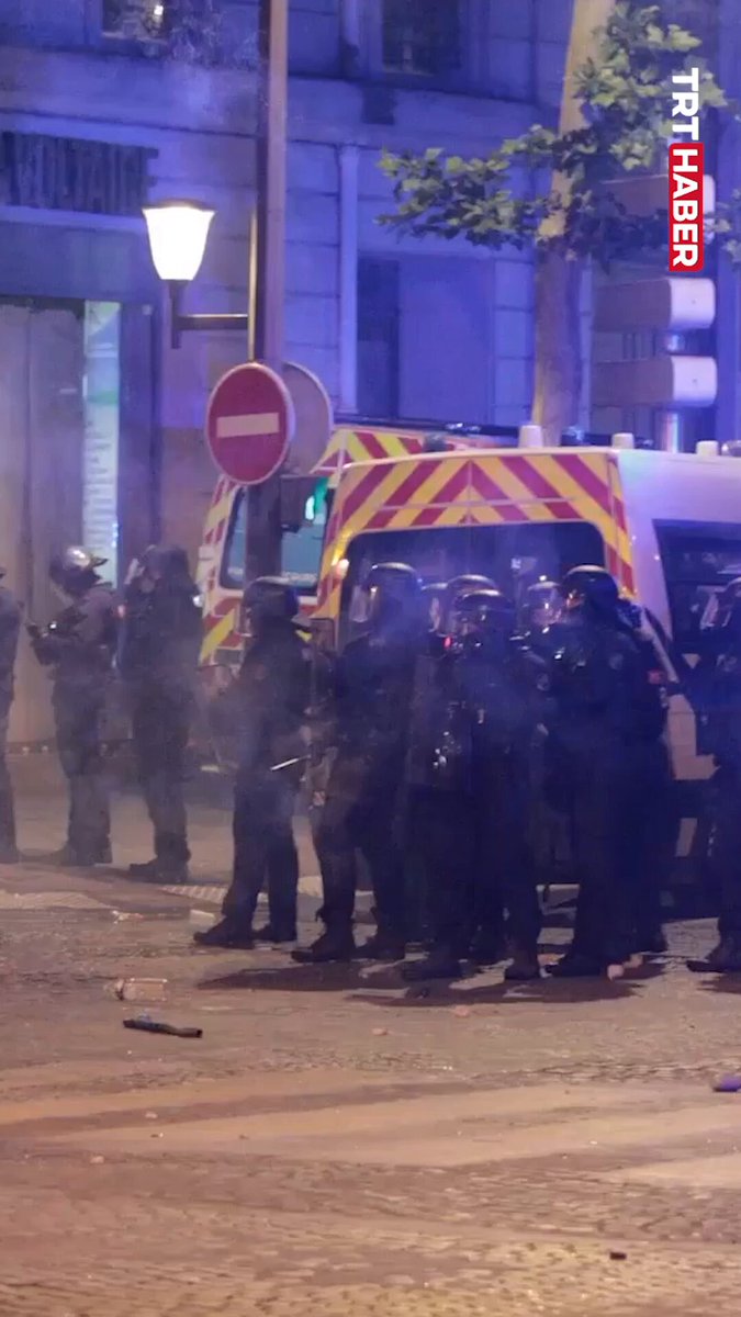 Paris'te Şampiyonluk Kutlamalarında Ölüm ve Gözaltı