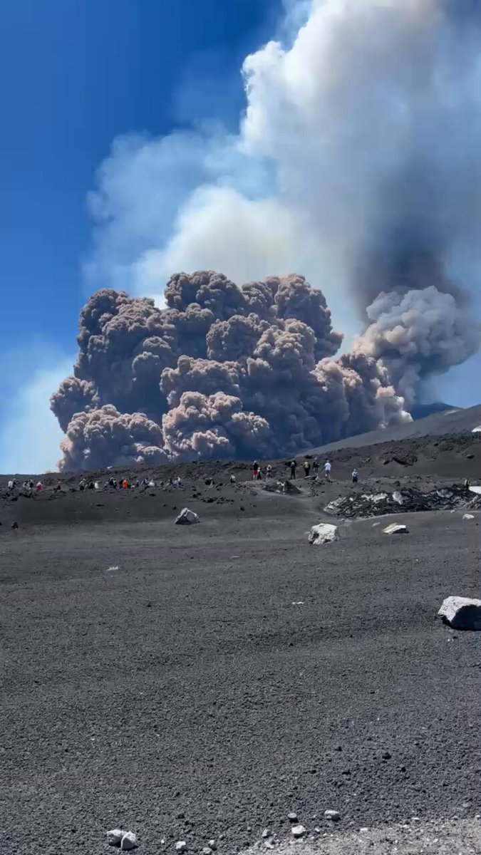 Etna Yanardağı Yeniden Aktif: İtalya'da Volkanik Faaliyet Devam Ediyor