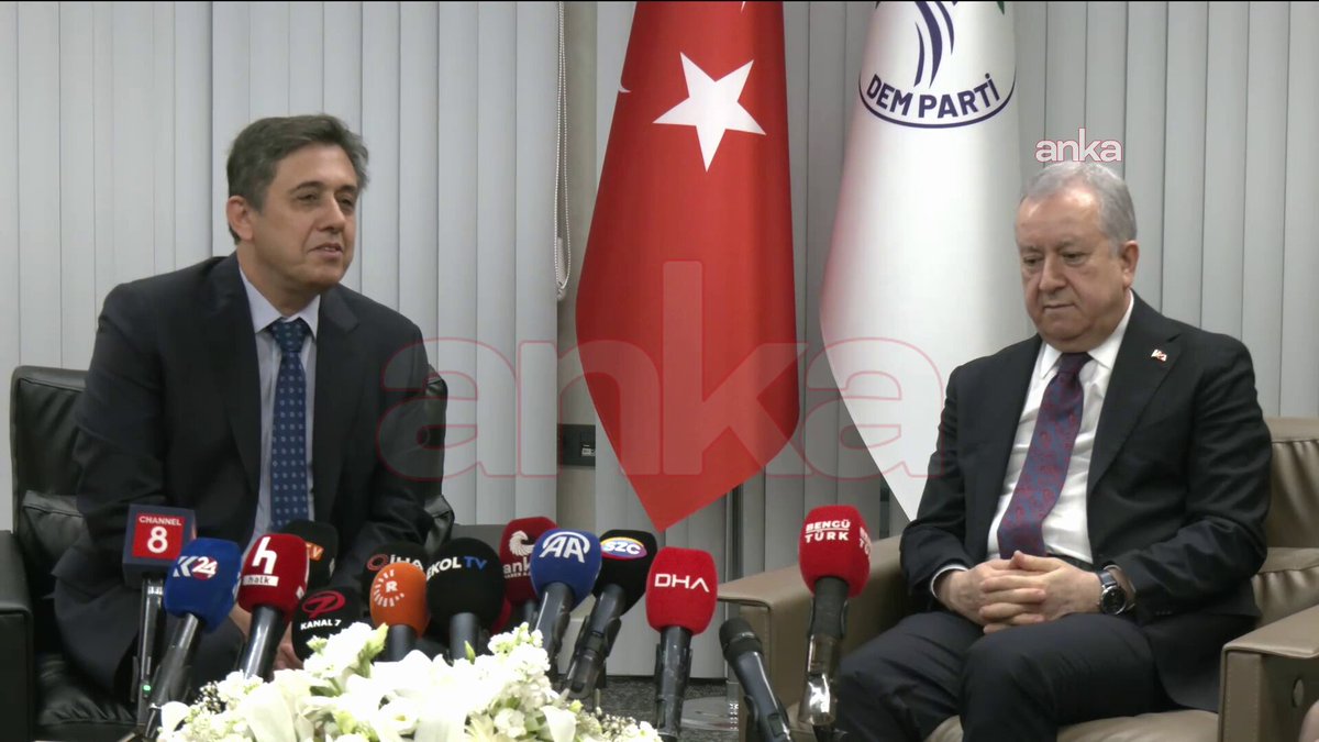DEM Parti ve MHP'li Vekiller Bayramlaşma Esnasında Demli Çay Diyaloğu Yaşadı