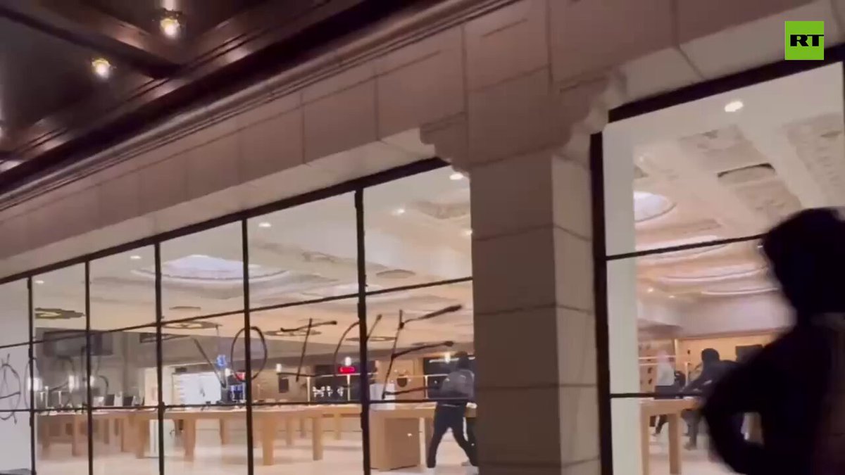 Los Angeles Apple Store'unda GPS'li Cihaz Hırsızlığı