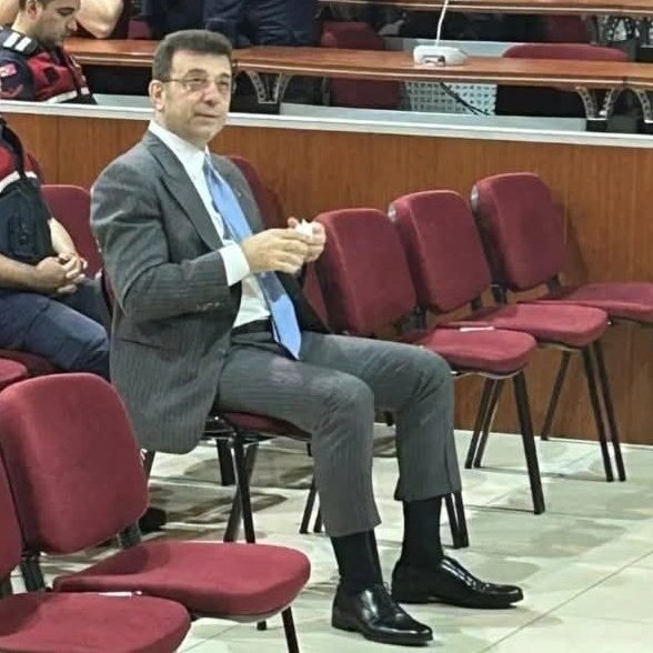 Ekrem İmamoğlu Duruşma Arasında: 