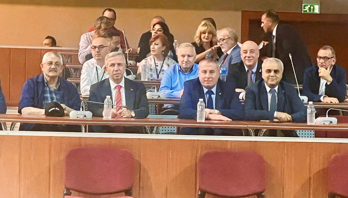 Mansur Yavaş, Ümit Özdağ'ın Duruşması İçin Silivri'de