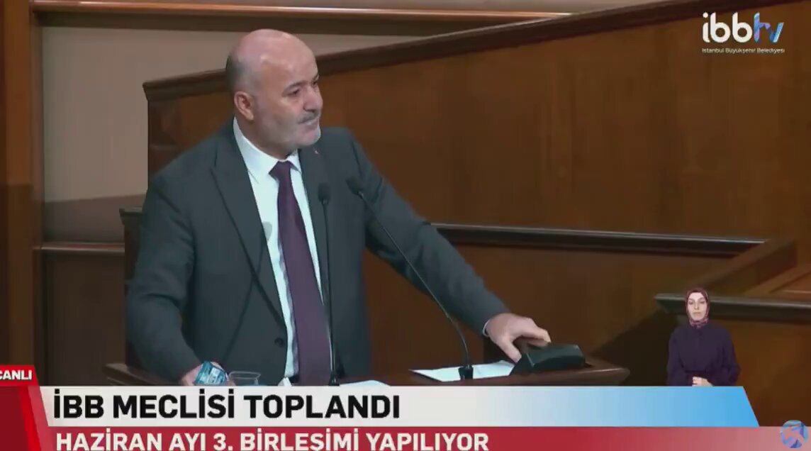 İstanbul Büyükşehir Meclisi'nde Kavga: AKP ve CHP Grupları Arasında Gerginlik