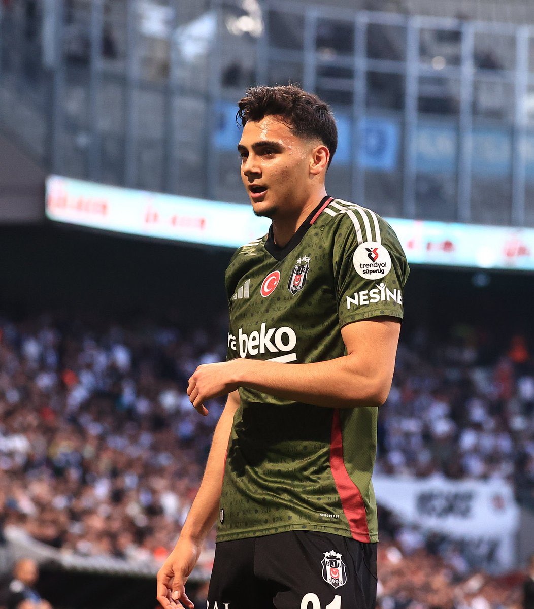 Beşiktaş'ın Genç Yeteneği Mustafa Erhan Hekimoğlu YKS'de Başarı Elde Etti