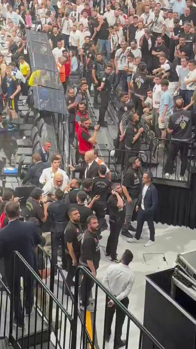 Beşiktaş-Fenerbahçe Finalinde Loca Tartışması: Ali Koç Olaya Müdahale Etti