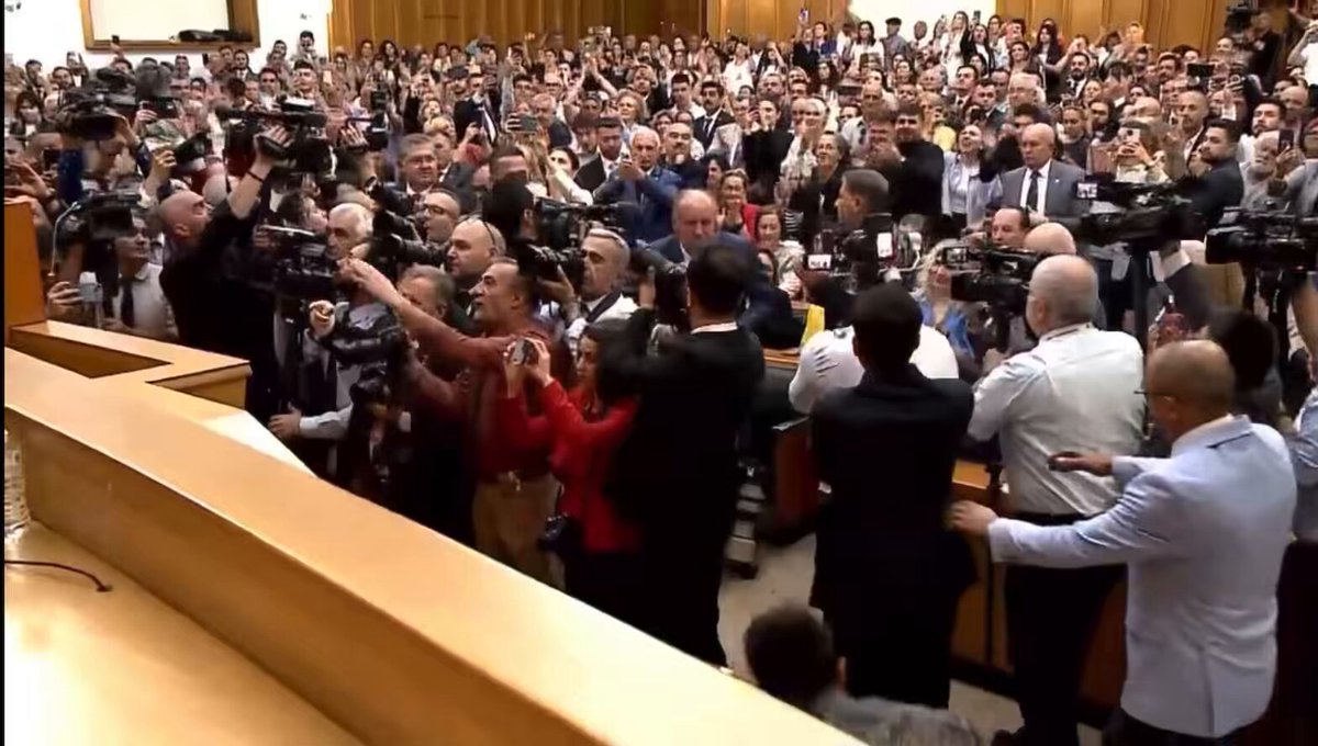 Özgür Özel'den Muharrem İnce'ye Rozet Açıklaması