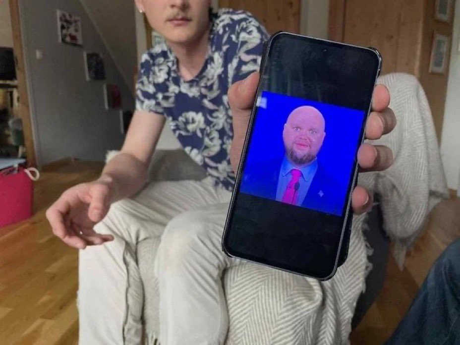 ABD'ye Giriş Yasağı: Norveçli Turistin Telefonunda Başkan Yardımcısı Vance'ın Troll Fotoğrafı Bulundu
