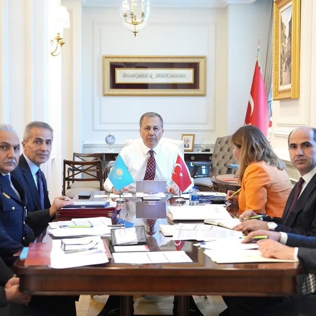 İçişleri Bakanı Yerlikaya, Kazakistanlı Mesnağıyla İş Birliği Görüşmesi Yaptı