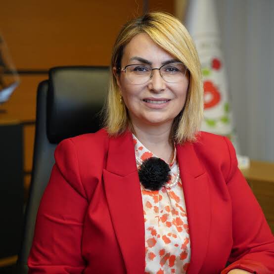 Yalova Altınova Belediye Başkanı Yasemin Fazlaca CHP'den İstifa Etti