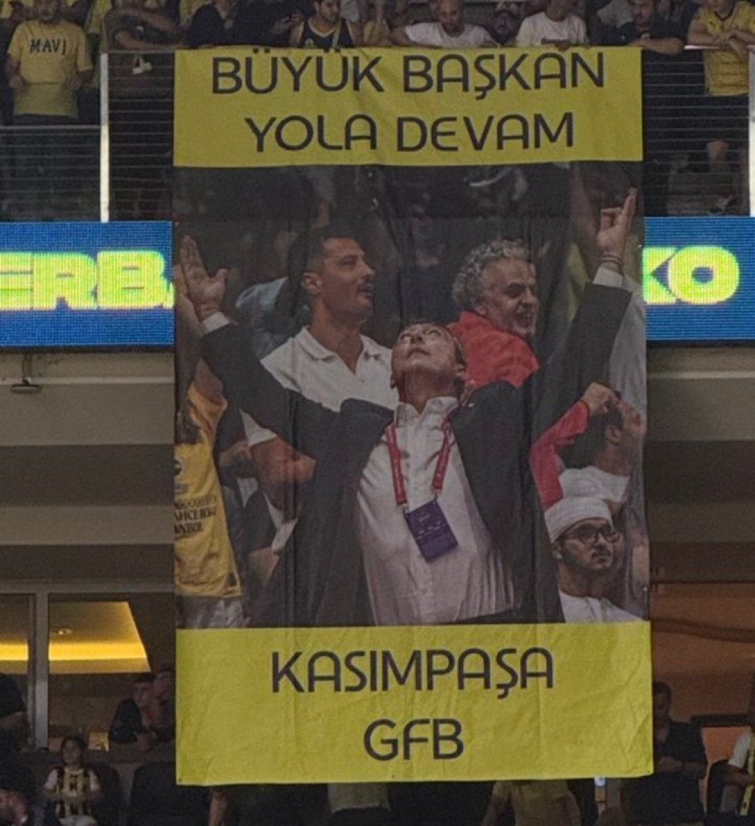 Fenerbahçe Taraftarlarından Başkan Ali Koç'a Destek Pankartı