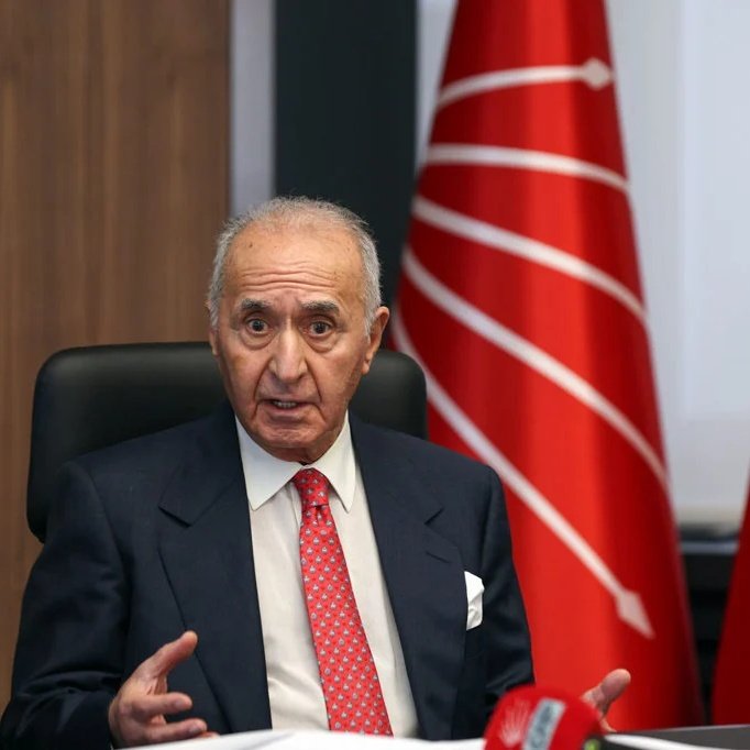CHP'de Görevden Alınan Hikmet Çetin'den Gösteri