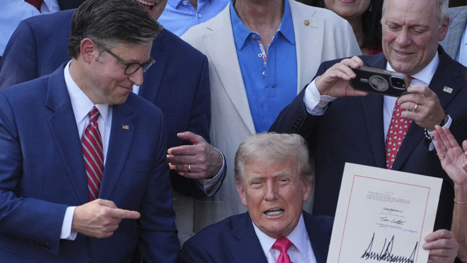 Trump'tan Vergi İndirimi Tasarısı İmzaladı: ABD Ekonomisine Etkileri