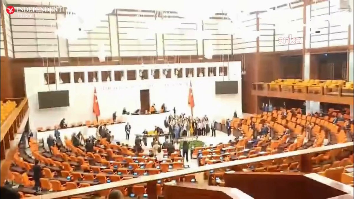 CHP'li Milletvekilleri, Belediyelere Yönelik Operasyonları TBMM'de Protesto Etti