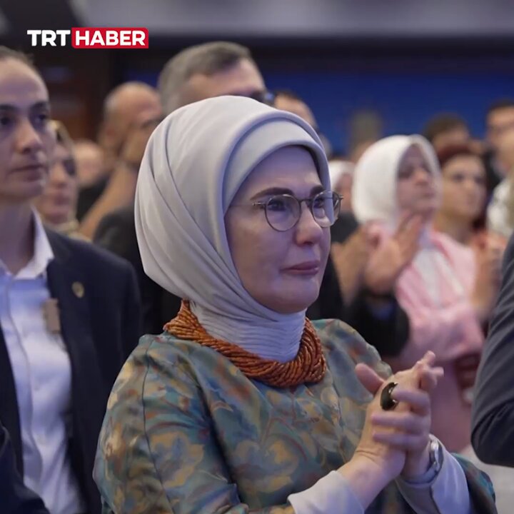 Emine Erdoğan, Cumhurbaşkanı Erdoğan'un Konuşması Sırasında Gözyaşlarına Boğuldu