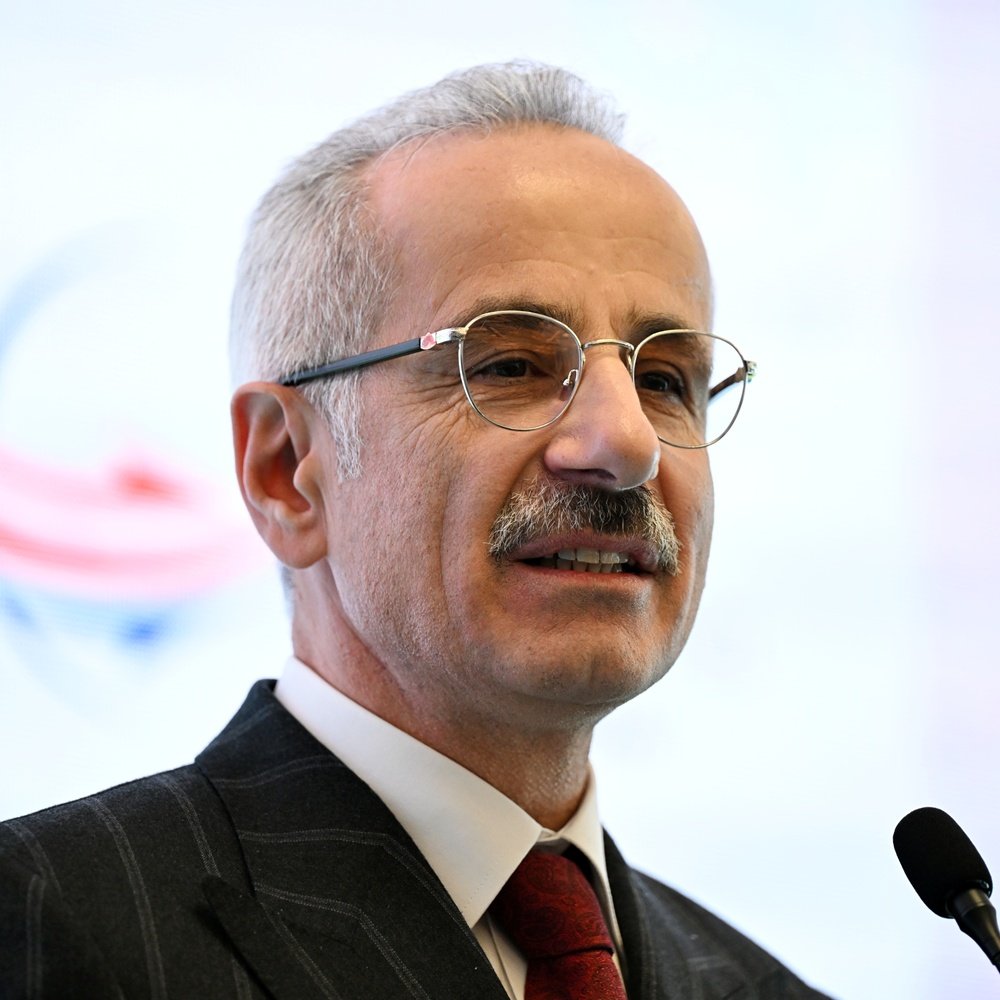 Uçaklarda Powerbank Kullanımı Tartışması: Bakan Uraloğlu'ndan Uyarı