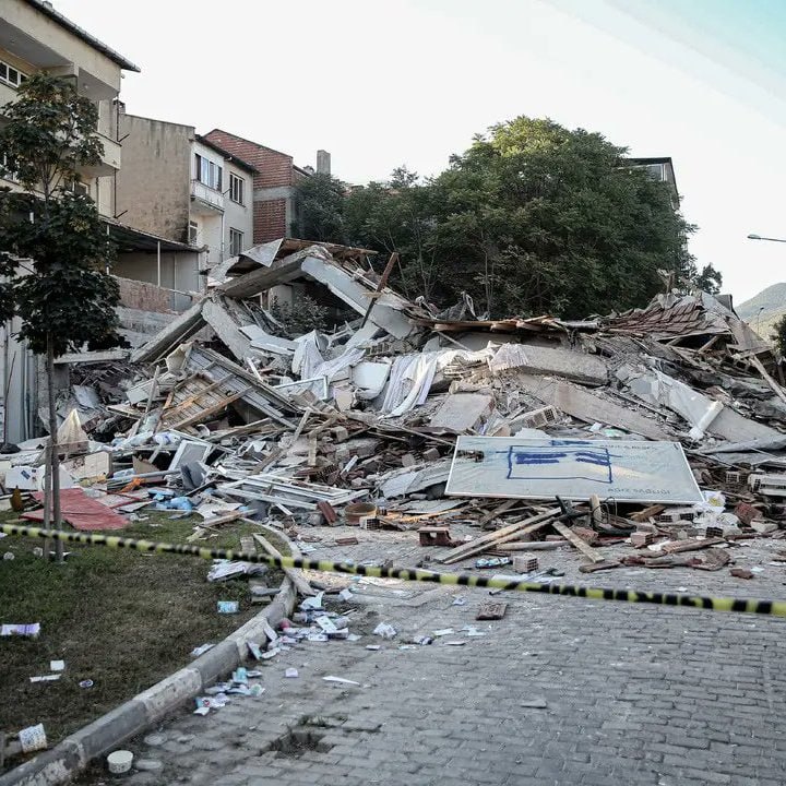 Balıkesir'de Yıkılan Binanın Sahibi ve Müteahhidi Gözaltına Alındı