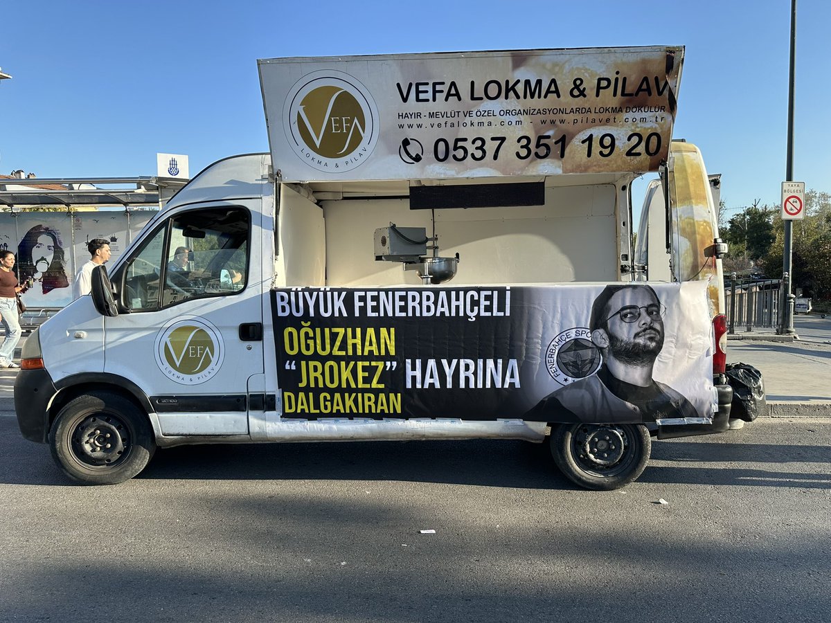 Fenerbahçe-Benfica Maçı Öncesi Yayıncı Jrokez'in Anısına Lokma Dağıtımı Yapıldı