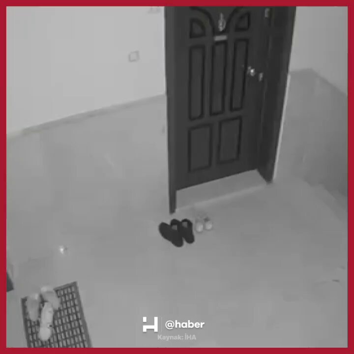 Ankara'da Kurye, Sipariş Götürdüğü Evin Önünden Ayakkabı Çaldı