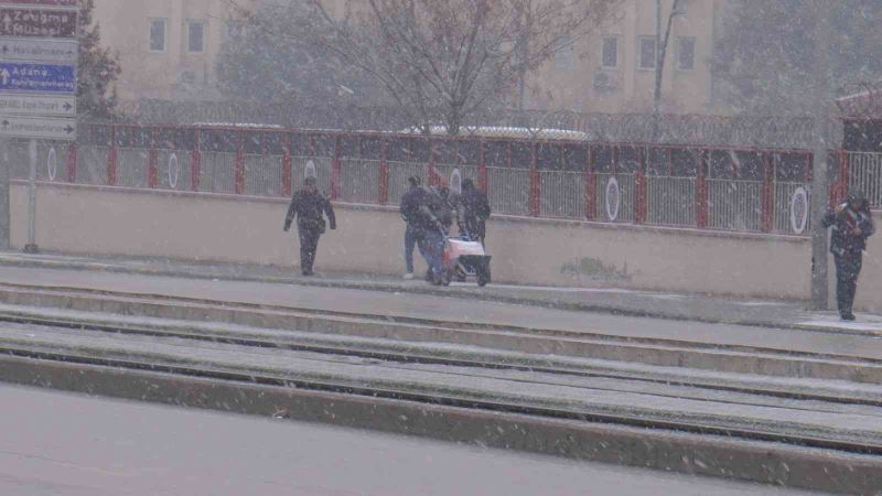 Gaziantep’te yılın ilk kar yağışı başladı
