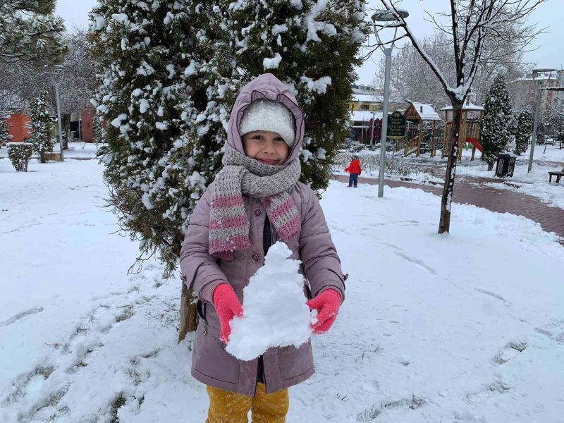 Çocukların kar sevinci

