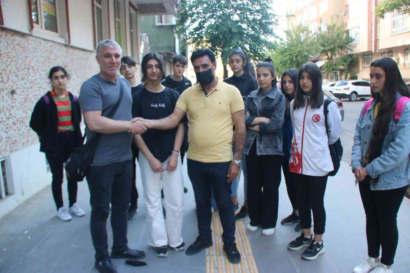 Diyarbakır’da öğrencisini dövdüğü iddia edilen antrenör ve öğrenci konuştu
