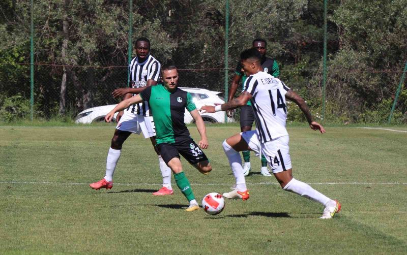 Sakaryaspor hazırlık maçında 1-1 berabere kaldı
