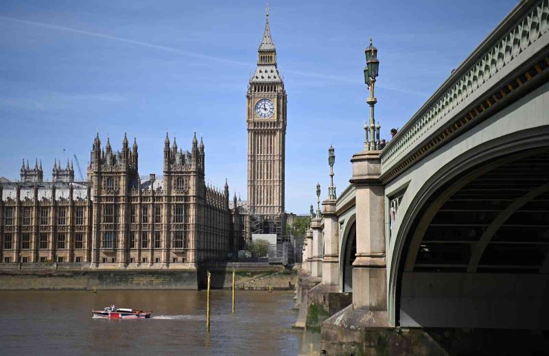 İngiltere’de istifa eden bakan ve milletvekili sayısı 31’e yükseldi