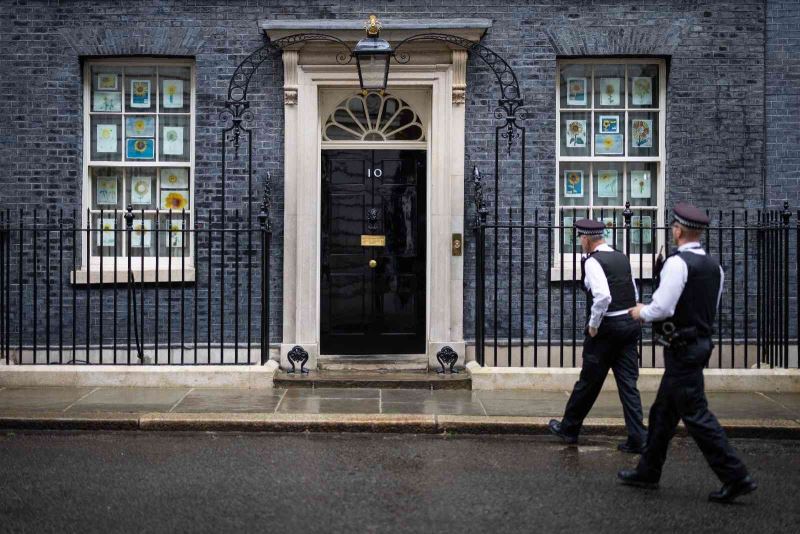 Bakanlardan Başbakanlık Ofisi’ne çıkarma: Johnson’a istifa baskısı