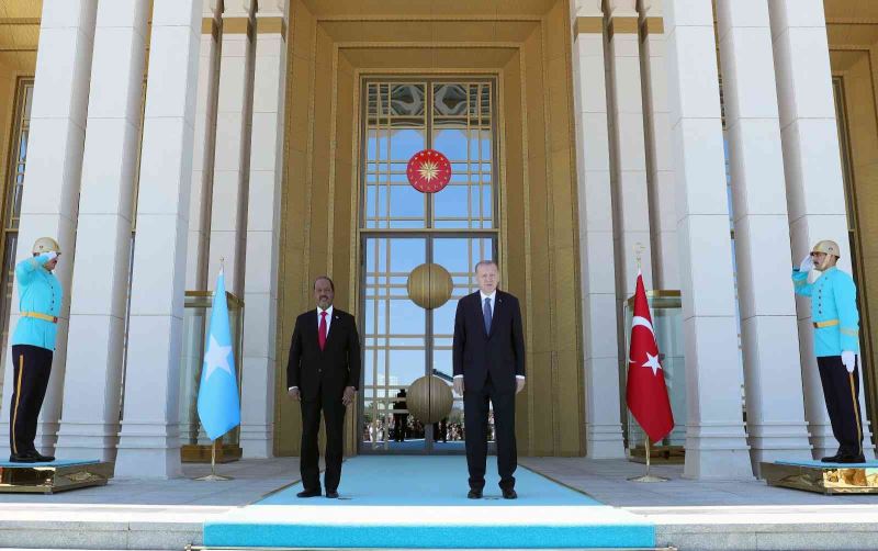 Cumhurbaşkanı Erdoğan, Somali Cumhurbaşkanı Mahmud’u resmi törenle karşıladı
