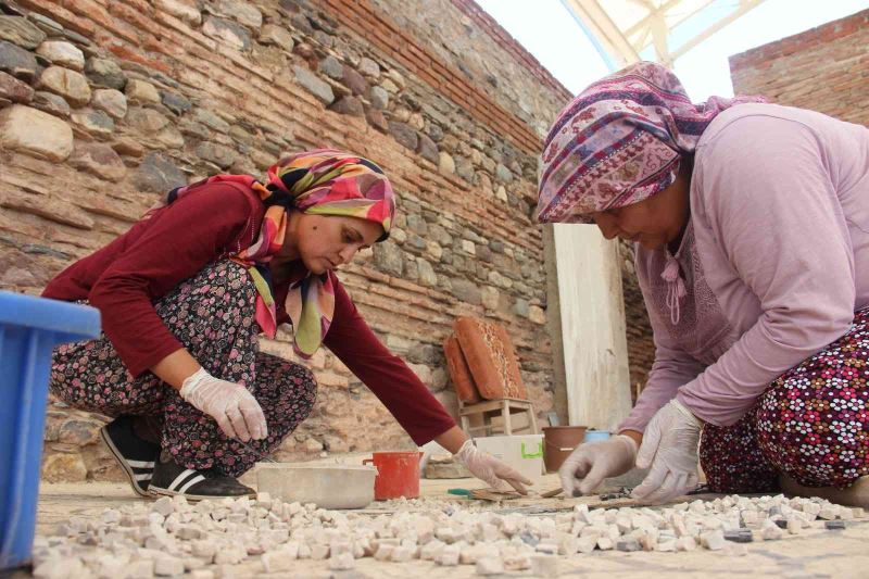 Kadınlardan  bin 700 yıllık Sardes antik kentine ince dokunuş