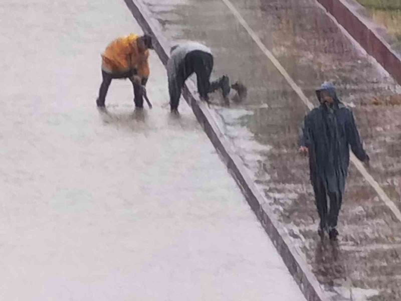 Zonguldak’ta metrekareye bir saatte 35 kilogram yağış düştü
