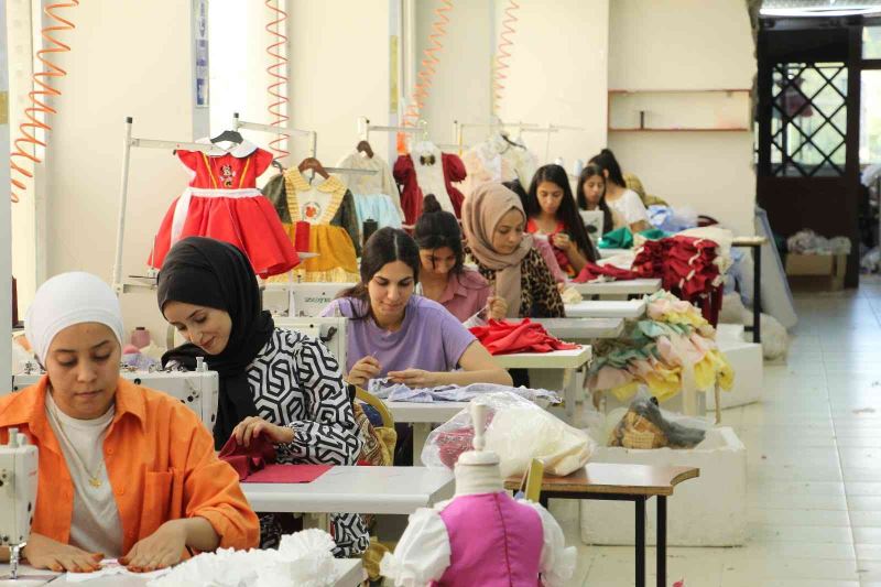 Şırnak’ta üretilen ‘Vintage’ tarzı bebek kıyafetleri 20 ülkeye ihraç ediliyor
